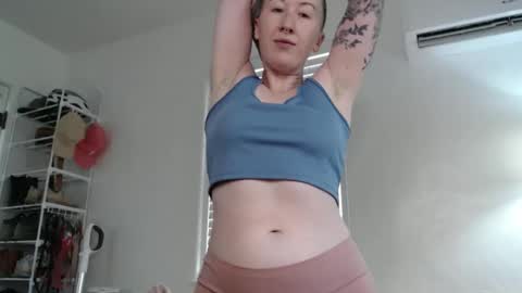 Snapshot of ellierowyn chatting on October 2025 09:47:02 PM Ellie Rowyn online show from October 2025 09:47:02 PM