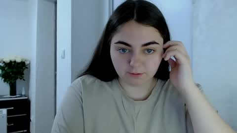 Snapshot of ellies_8 chatting on April 2026 07:33:02 AM Ellie online show from April 2026 07:33:02 AM