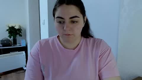 Snapshot of ellies_8 chatting on April 2026 07:39:01 AM Ellie online show from April 2026 07:39:01 AM