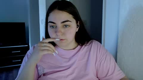 Snapshot of ellies_8 chatting on May 2026 06:54:01 AM Ellie online show from May 2026 06:54:01 AM