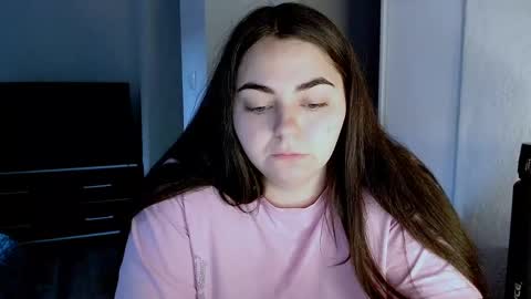 Snapshot of ellies_8 chatting on May 2026 03:22:02 AM Ellie online show from May 2026 03:22:02 AM