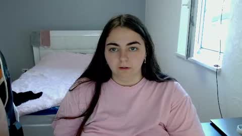 Snapshot of ellies_8 chatting on June 2026 08:37:01 AM Ellie online show from June 2026 08:37:01 AM