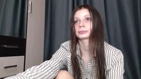 Snapshot of elliewalkersdreamgirl chatting on October 2025 06:59:01 PM Effie1818 online show from October 2025 06:59:01 PM