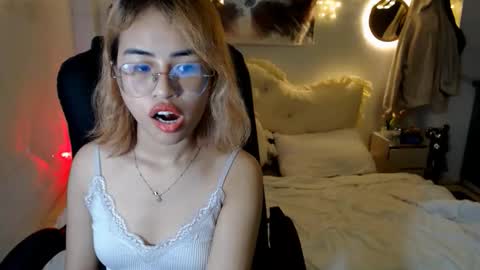 ellieyun online show from September 2025 01:03:01 PM