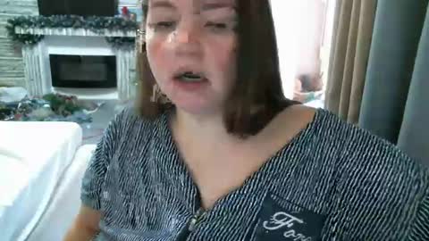 Snapshot of ellimol chatting on December 2024 01:01:02 PM EliMoL online show from December 2024 01:01:02 PM