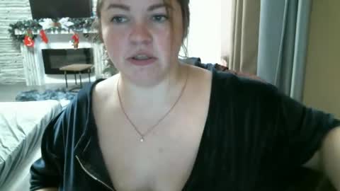 Snapshot of ellimol chatting on December 2024 11:39:02 AM EliMoL online show from December 2024 11:39:02 AM