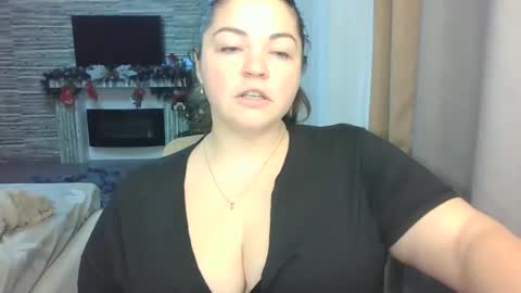Snapshot of ellimol chatting on January 2025 02:12:02 PM EliMoL online show from January 2025 02:12:02 PM