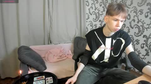 elliot_mars_ online show from October 2025 05:21:02 PM