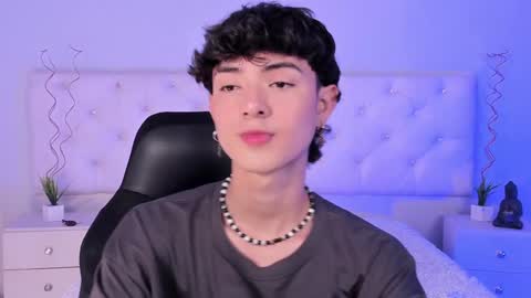 Elliot online show from December 2024 08:15:01 PM
