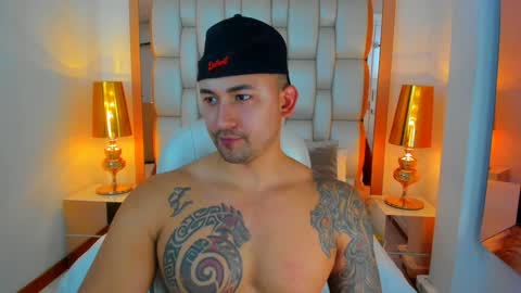 E L L I O T    V E L E Z online show from December 2024 08:33:01 PM