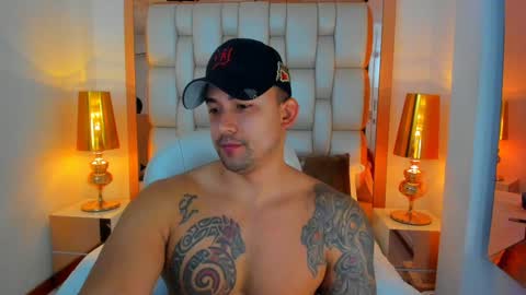 E L L I O T    V E L E Z online show from December 2024 12:06:02 PM