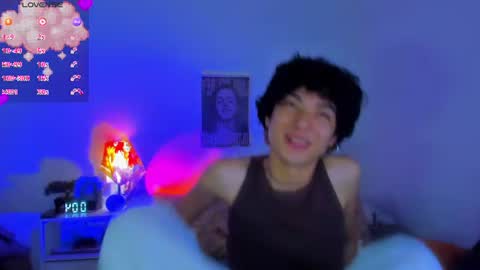 Snapshot of elliotvolkov chatting on June 2026 04:37:02 AM elliotvolkov online show from June 2026 04:37:02 AM