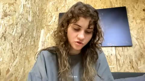 Snapshot of elliselic chatting on May 2026 06:13:02 PM Jane online show from May 2026 06:13:02 PM