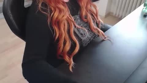 Elly online show from November 2025 09:09:02 AM