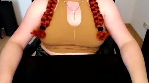 Snapshot of elly_petite chatting on June 2026 11:03:01 AM Elly online show from June 2026 11:03:01 AM
