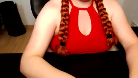 Snapshot of elly_petite chatting on July 2026 07:29:02 PM Elly online show from July 2026 07:29:02 PM
