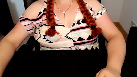 Snapshot of elly_petite chatting on July 2026 06:28:01 AM Elly online show from July 2026 06:28:01 AM