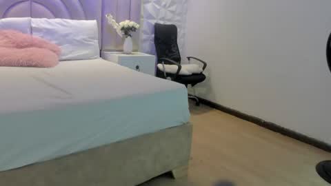 Snapshot of ellye_evans_ chatting on July 2026 11:12:01 AM Ellye online show from July 2026 11:12:01 AM