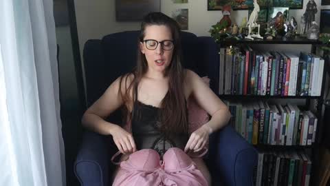 Snapshot of ellynaomi chatting on January 2025 04:14:02 PM Elly Naomi online show from January 2025 04:14:02 PM