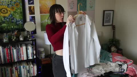 Elly Naomi online show from March 2026 04:23:01 PM