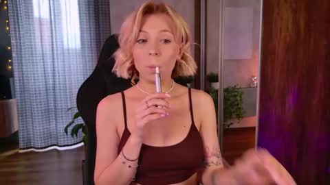 Elly online show from November 2025 04:04:01 AM