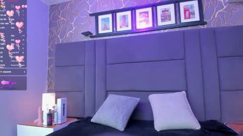 Elodie  online show from October 2025 08:50:01 PM