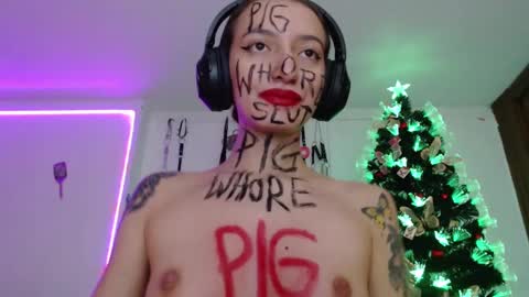 Snapshot of eloise_brown_ chatting on December 2024 11:56:01 PM Chelsea Please help me to reach 100 thumbs up online show from December 2024 11:56:01 PM