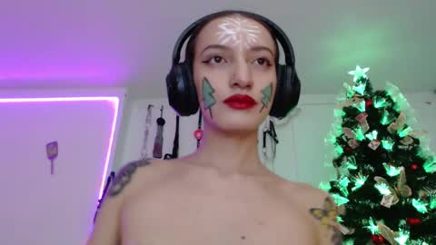 Snapshot of eloise_brown_ chatting on December 2024 11:39:02 PM Chelsea Please help me to reach 100 thumbs up online show from December 2024 11:39:02 PM