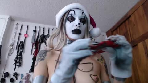 Snapshot of eloise_brown_ chatting on December 2024 06:46:01 PM Chelsea Please help me to reach 100 thumbs up online show from December 2024 06:46:01 PM