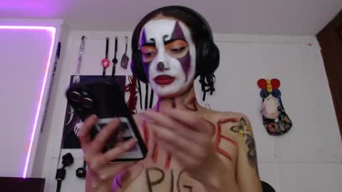 Snapshot of eloise_brown_ chatting on January 2025 11:47:01 PM Chelsea Please help me to reach 100 thumbs up online show from January 2025 11:47:01 PM