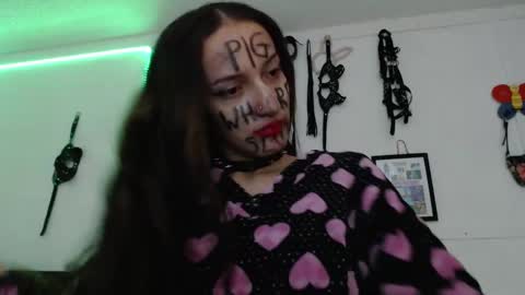 Snapshot of eloise_brown_ chatting on January 2025 05:08:02 AM Chelsea Please help me to reach 100 thumbs up online show from January 2025 05:08:02 AM