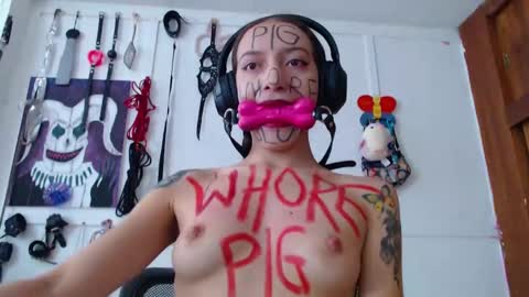 Snapshot of eloise_brown_ chatting on January 2025 06:38:02 PM Chelsea Please help me to reach 100 thumbs up online show from January 2025 06:38:02 PM