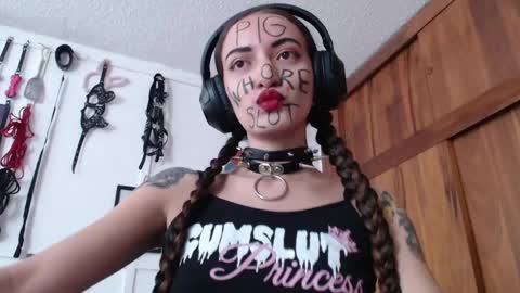 Snapshot of eloise_brown_ chatting on January 2025 09:32:02 PM Chelsea Please help me to reach 100 thumbs up online show from January 2025 09:32:02 PM