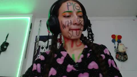 Snapshot of eloise_brown_ chatting on January 2025 04:23:02 AM Chelsea Please help me to reach 100 thumbs up online show from January 2025 04:23:02 AM