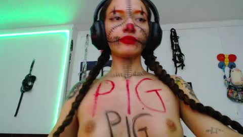 Snapshot of eloise_brown_ chatting on January 2025 11:43:01 PM Chelsea Please help me to reach 100 thumbs up online show from January 2025 11:43:01 PM