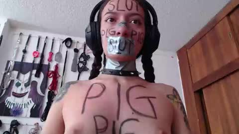 Snapshot of eloise_brown_ chatting on January 2025 09:39:02 PM Chelsea Please help me to reach 100 thumbs up online show from January 2025 09:39:02 PM