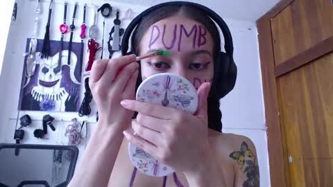 Snapshot of eloise_brown_ chatting on January 2025 09:50:01 PM Chelsea Please help me to reach 100 thumbs up online show from January 2025 09:50:01 PM