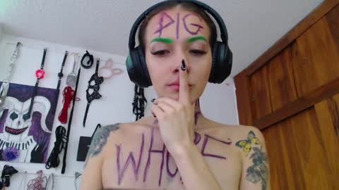 Snapshot of eloise_brown_ chatting on February 2025 09:31:01 PM Chelsea Please help me to reach 100 thumbs up online show from February 2025 09:31:01 PM