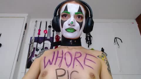 Snapshot of eloise_brown_ chatting on February 2025 11:22:01 PM Chelsea Please help me to reach 100 thumbs up online show from February 2025 11:22:01 PM