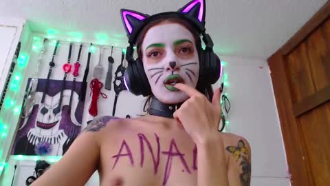 Snapshot of eloise_brown_ chatting on March 2025 06:54:02 PM Chelsea Please help me to reach 100 thumbs up online show from March 2025 06:54:02 PM