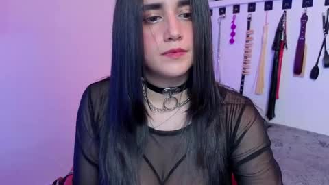 elowen_halley1 online show from April 2026 05:51:01 PM