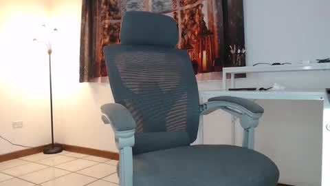 eloysamm online show from November 2025 12:32:01 AM