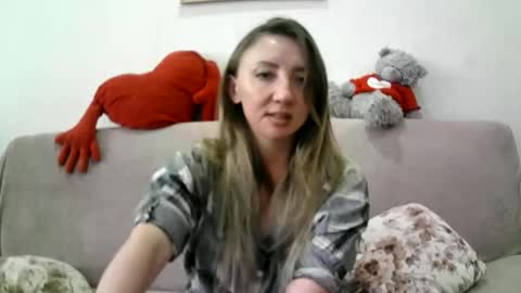 Snapshot of elvinasweet chatting on September 2025 06:15:02 AM ElvinaSweet online show from September 2025 06:15:02 AM