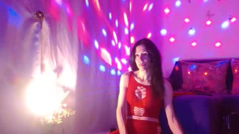 Elisa online show from November 2025 10:22:02 PM