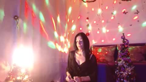 Elisa online show from December 2025 07:44:01 PM