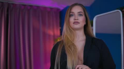 Elyssa online show from April 2026 06:32:02 PM