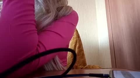 Snapshot of elza_com chatting on September 2025 03:41:02 AM Elza Kom online show from September 2025 03:41:02 AM