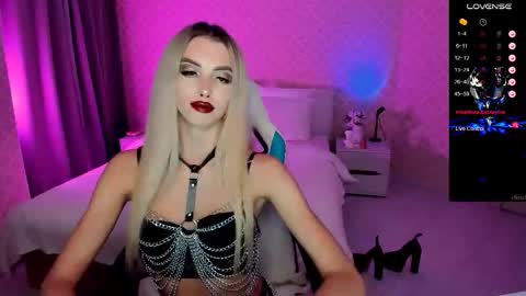 Emilia online show from September 2025 03:35:02 PM