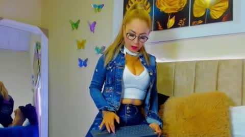 ema garcia  online show from September 2025 10:59:01 AM