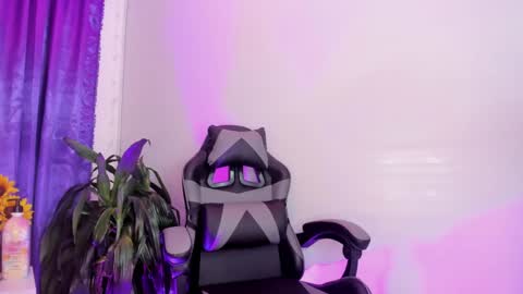 Ema Lambert  online show from December 2024 06:49:01 PM